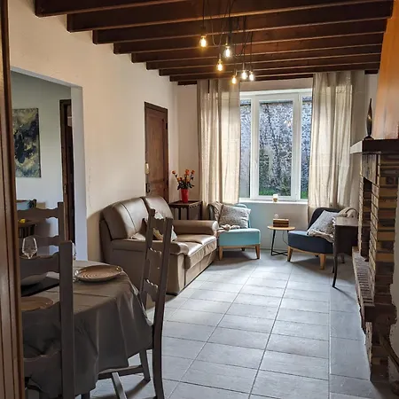 La Maison Du Bas Hébergement de vacances *